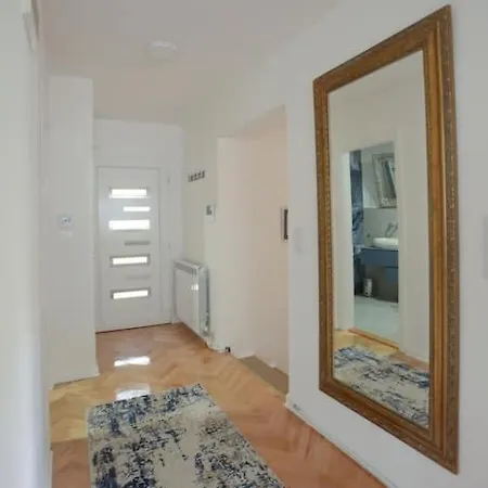 Tara - Center * 塞拉耶佛